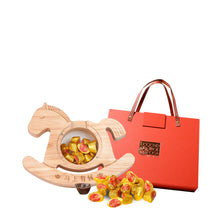 Muatkan imej ke dalam penonton Galeri, 2026 CNY Gift Set | Galloping Riches 马上有钱