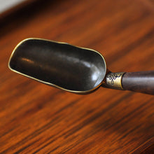Muatkan imej ke dalam penonton Galeri, a close up of a ebony teaspoon
