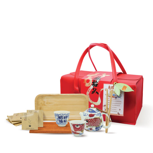 Features a teapot and two teacups adorned with a charming fish design, symbolizing prosperity and abundance, perfect for Chinese New Year gifting 2025
新年蛇年鱼跃龙门茶具礼盒，包括一壶两杯，饰有可爱鱼图案，寓意年年有余与繁荣，是春节送礼的最佳选择。