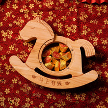 Muatkan imej ke dalam penonton Galeri, 2026 CNY Gift Set | Galloping Riches 马上有钱
