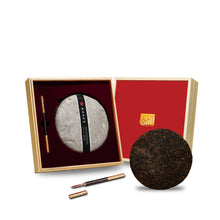 Muatkan imej ke dalam penonton Galeri, 2026 CNY Gift Set | Double Horse Ripe Aged Puerh Tea 双马老熟饼礼盒
