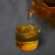 Muatkan imej ke dalam penonton Galeri, Lots Spearmint Hand-rolled Tea
