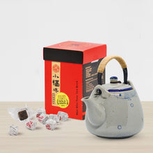 Muatkan imej ke dalam penonton Galeri, a set of a hand-painted teapot with ripe puerh tea
