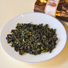 将图片加载到图库查看器，a close up of tea king tie guanyin tea leaves

