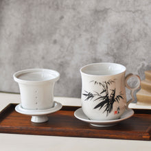 Load image into Gallery viewer, a tray of a bamboo design infuser mug
