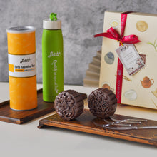 将图片加载到图库查看器，a gift box of mooncakes and teabags with thermos
