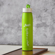 将图片加载到图库查看器，a close up of a green color thermos flask

