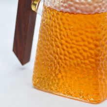 Muatkan imej ke dalam penonton Galeri, Wooden Handle Glass Pitcher (Square) - LEGEND OF TEA
