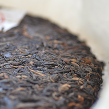 Load image into Gallery viewer, Yi Shan Yi Yun Ripe Puer - LEGEND OF TEA
